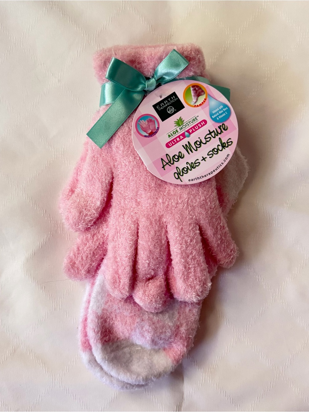 Earth Therapeutics Aloe Moisture Gloves + Socks